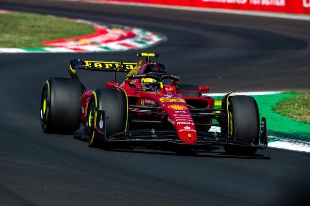 1734766942596036634.jpg Carlos-Sainz-scaled.jpg