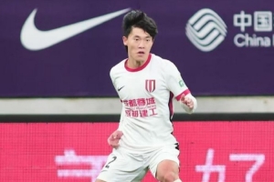 胡荷韬：恭喜俱乐部达到百场中超里程碑 还有更多纪录等我们解锁