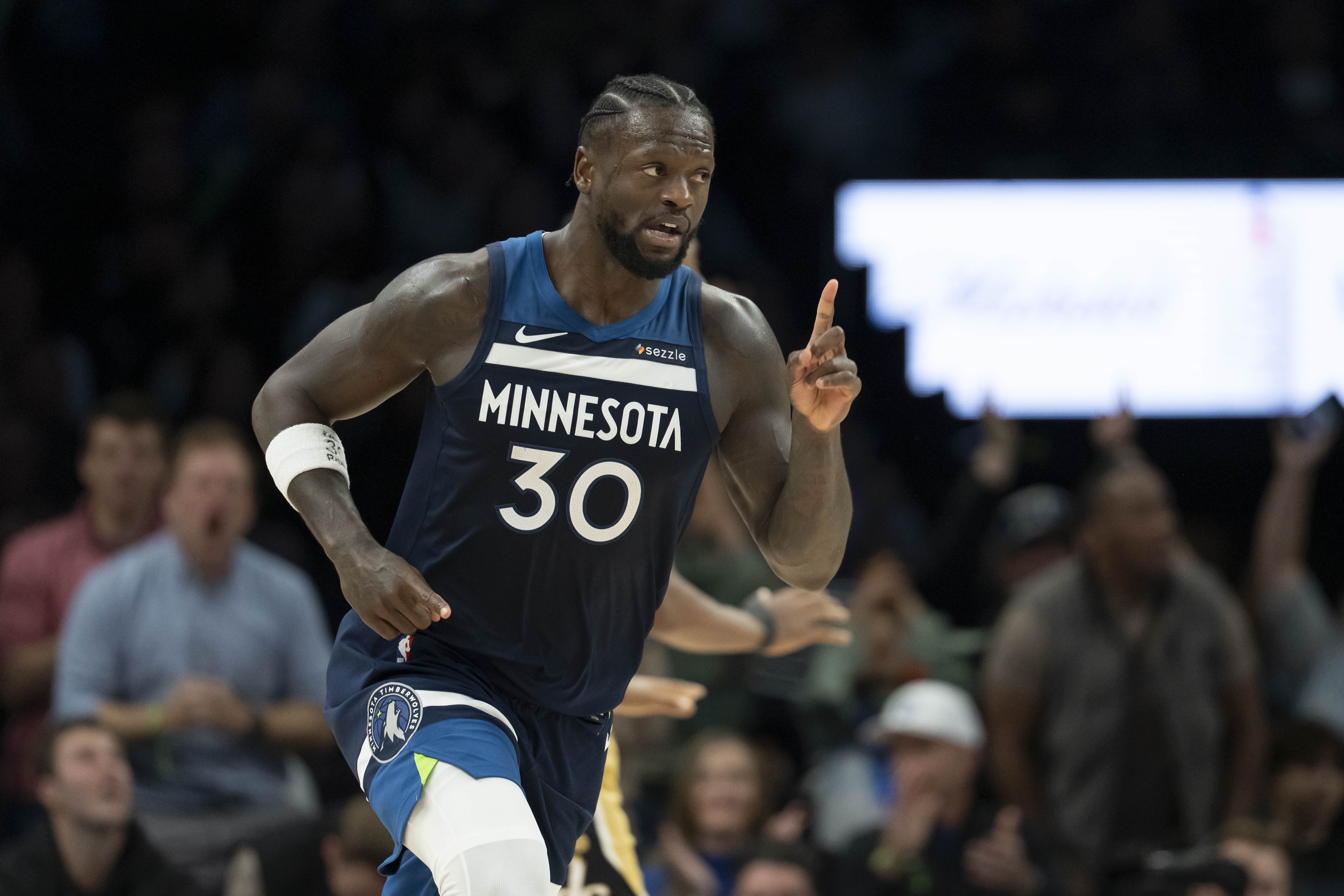 比分直播-表现不俗！兰德尔半场11投5中&amp;罚球2中2得13分4板1断 正负值+14